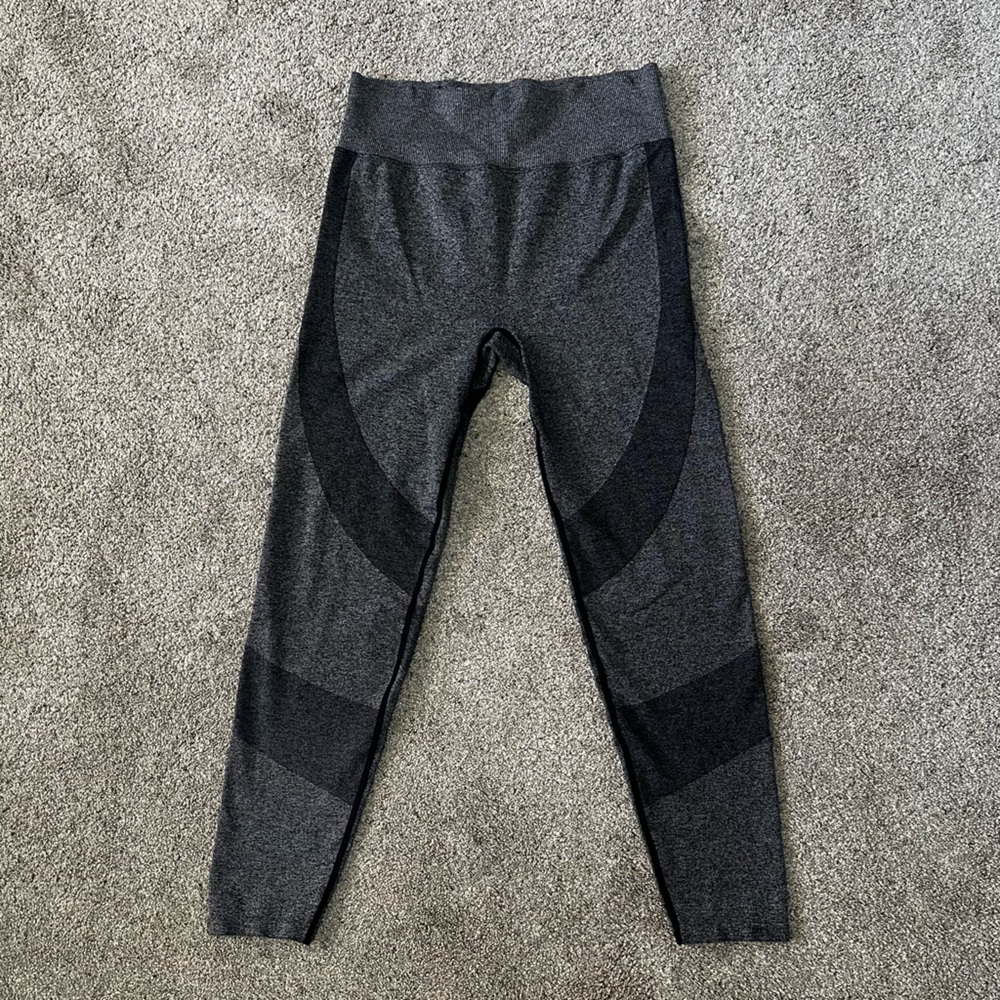 VS PINK Active| Seamless Grey Womens Leggings - Performance Bottoms, Size Large